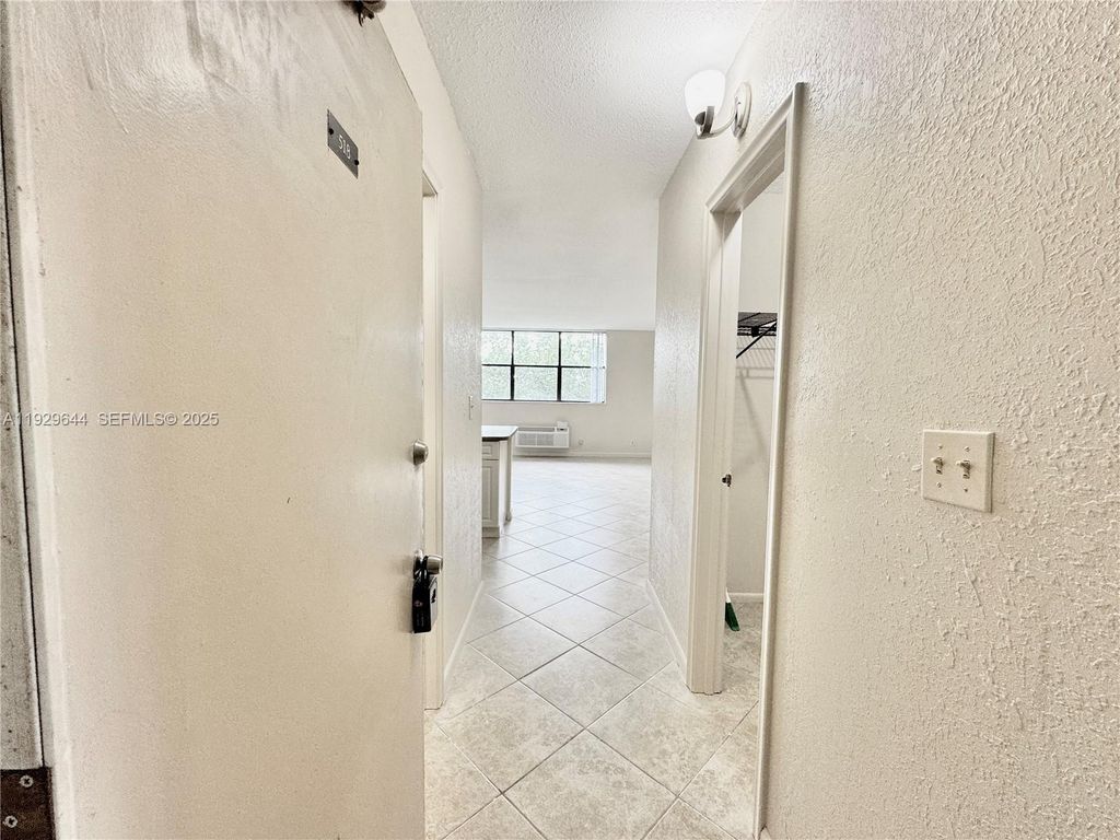 Photo of 2401 Riverside Dr #518-B, Coral Springs, FL 33065 (MLS # A11929644)