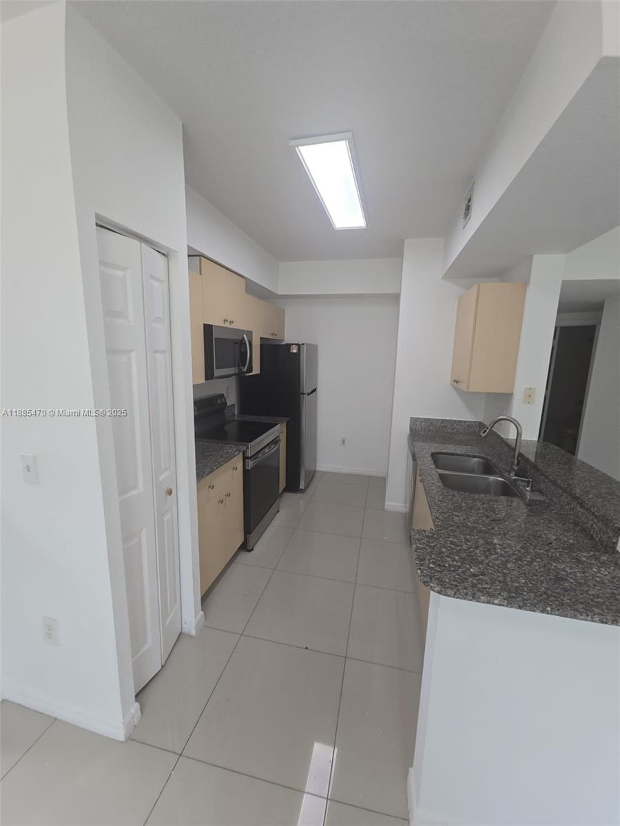 AVENTINE AT MIRAMAR CONDO - Residential Lease