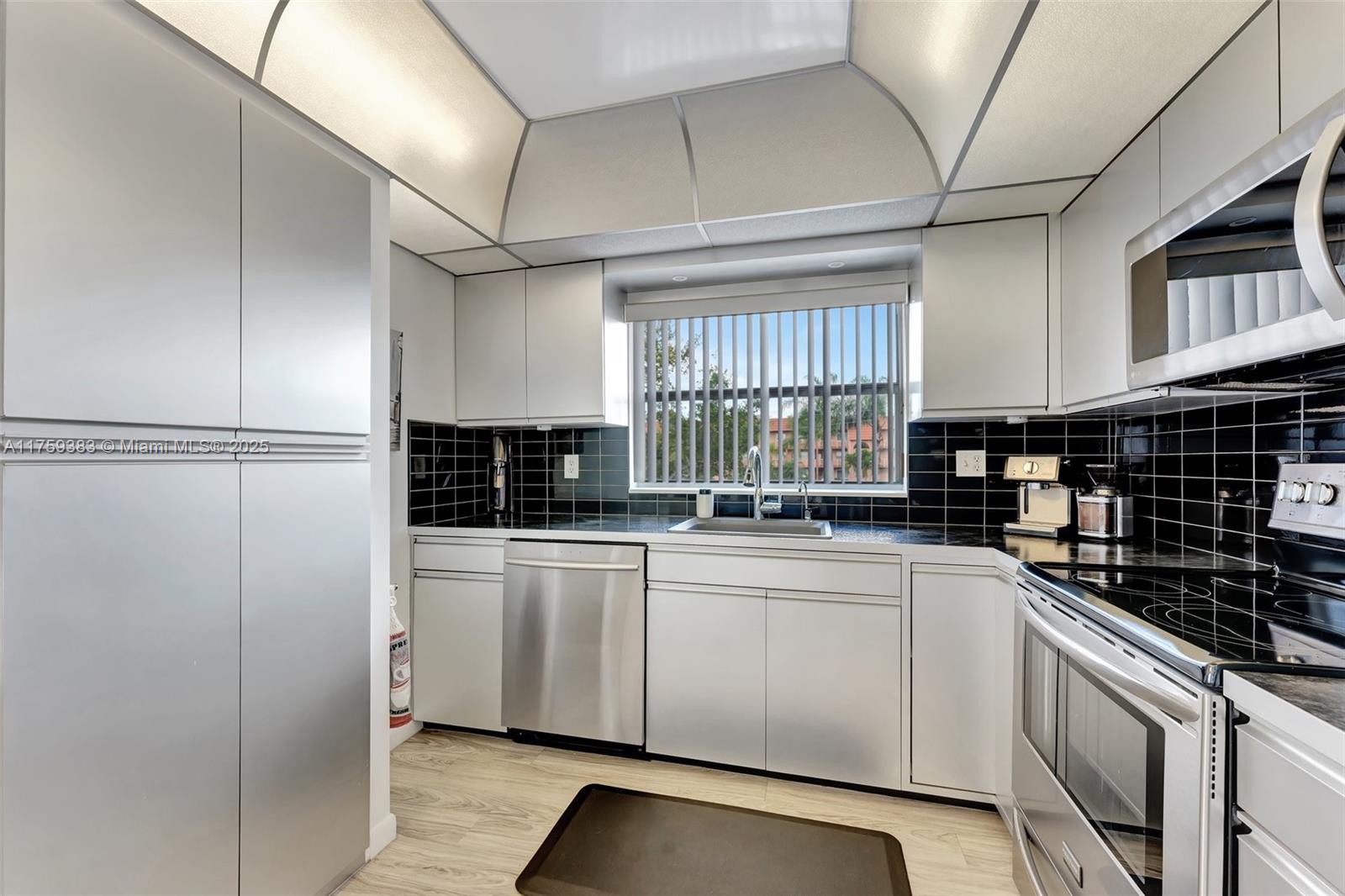 SUNRISE LAKES 129 CONDO - Residential