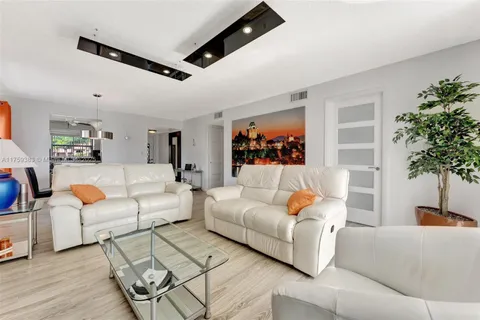9481 Sunrise Lakes Blvd Unit 210, Sunrise, FL 33322 - #: A11759383