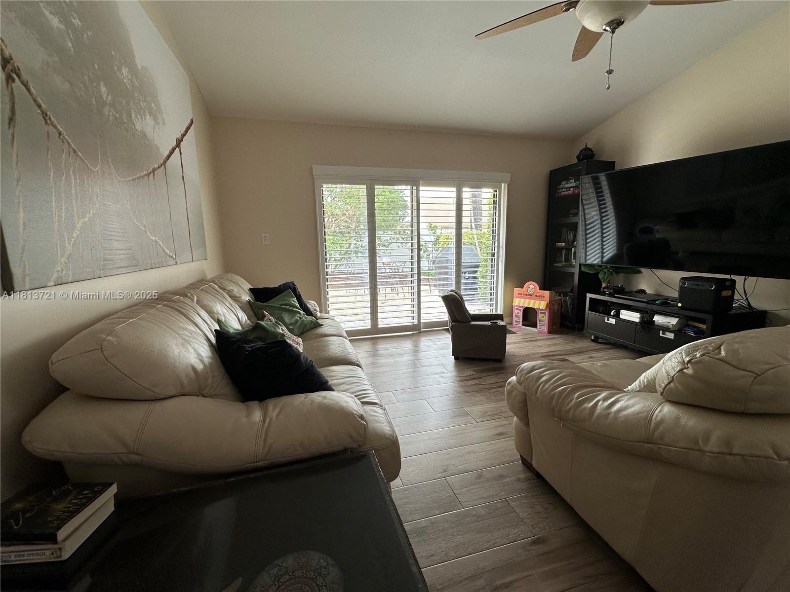 REPLAT OF PORTION - Residential Lease