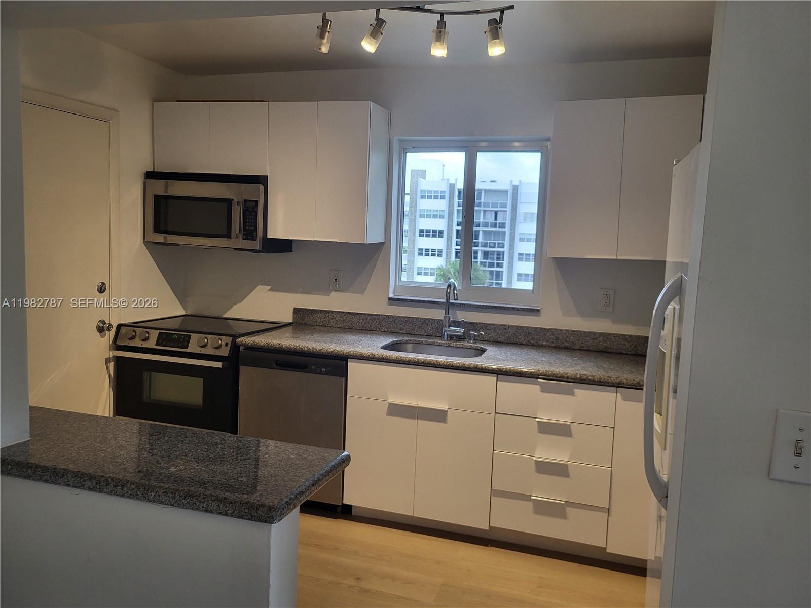 CHATILLON HALL CONDOMINIU - Residential