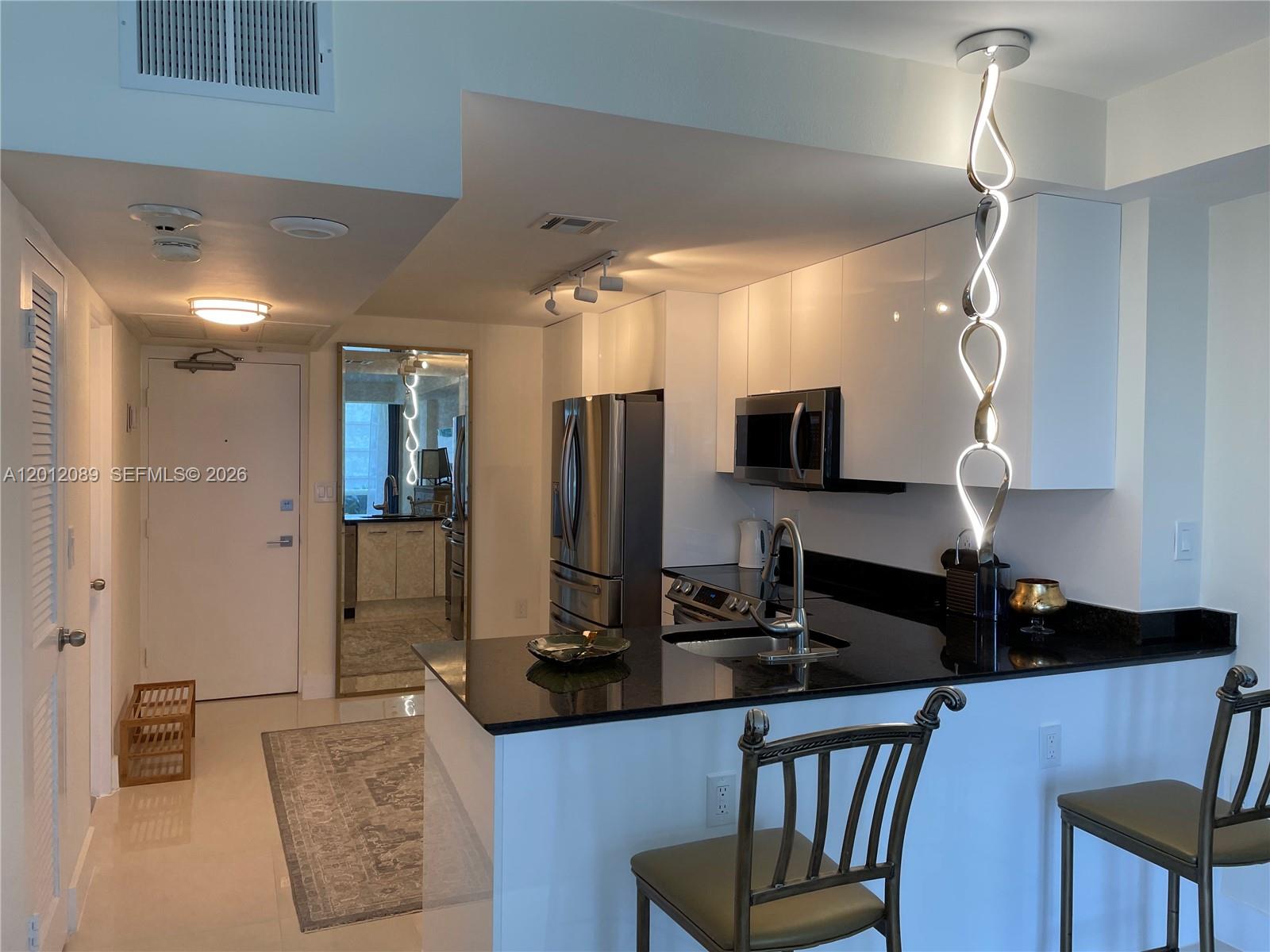 10275 Collins Ave 602