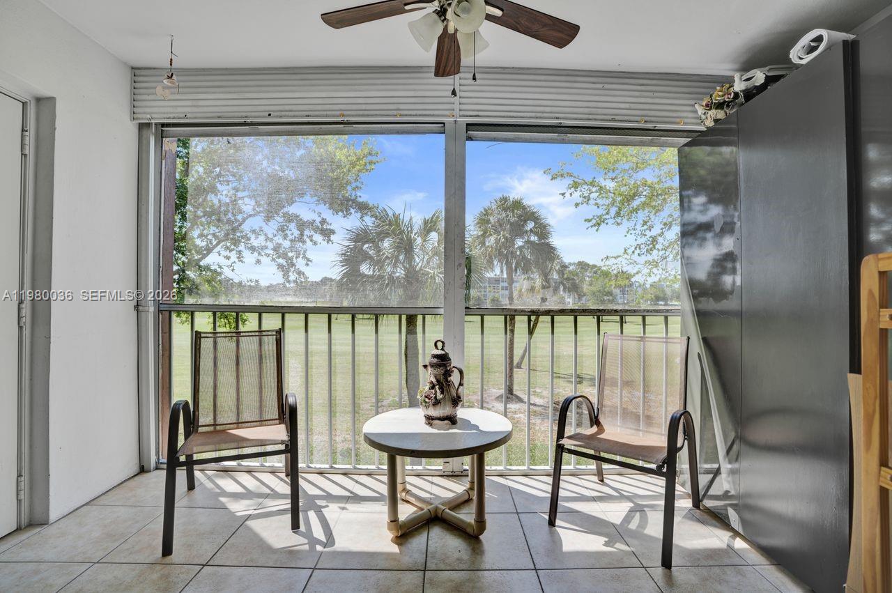 22 OF PALM SPRINGS 3 COND - Residential