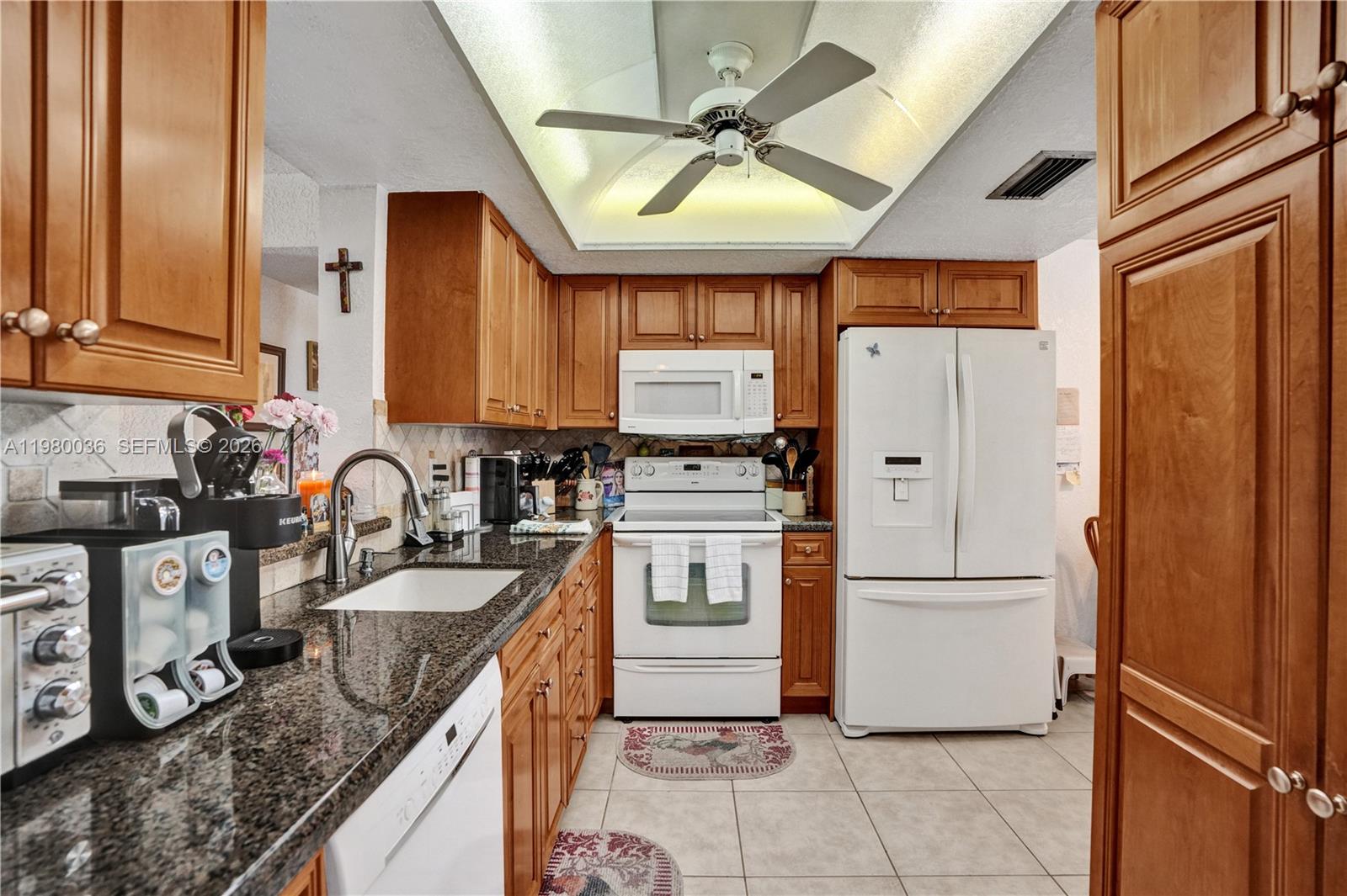 22 OF PALM SPRINGS 3 COND - Residential