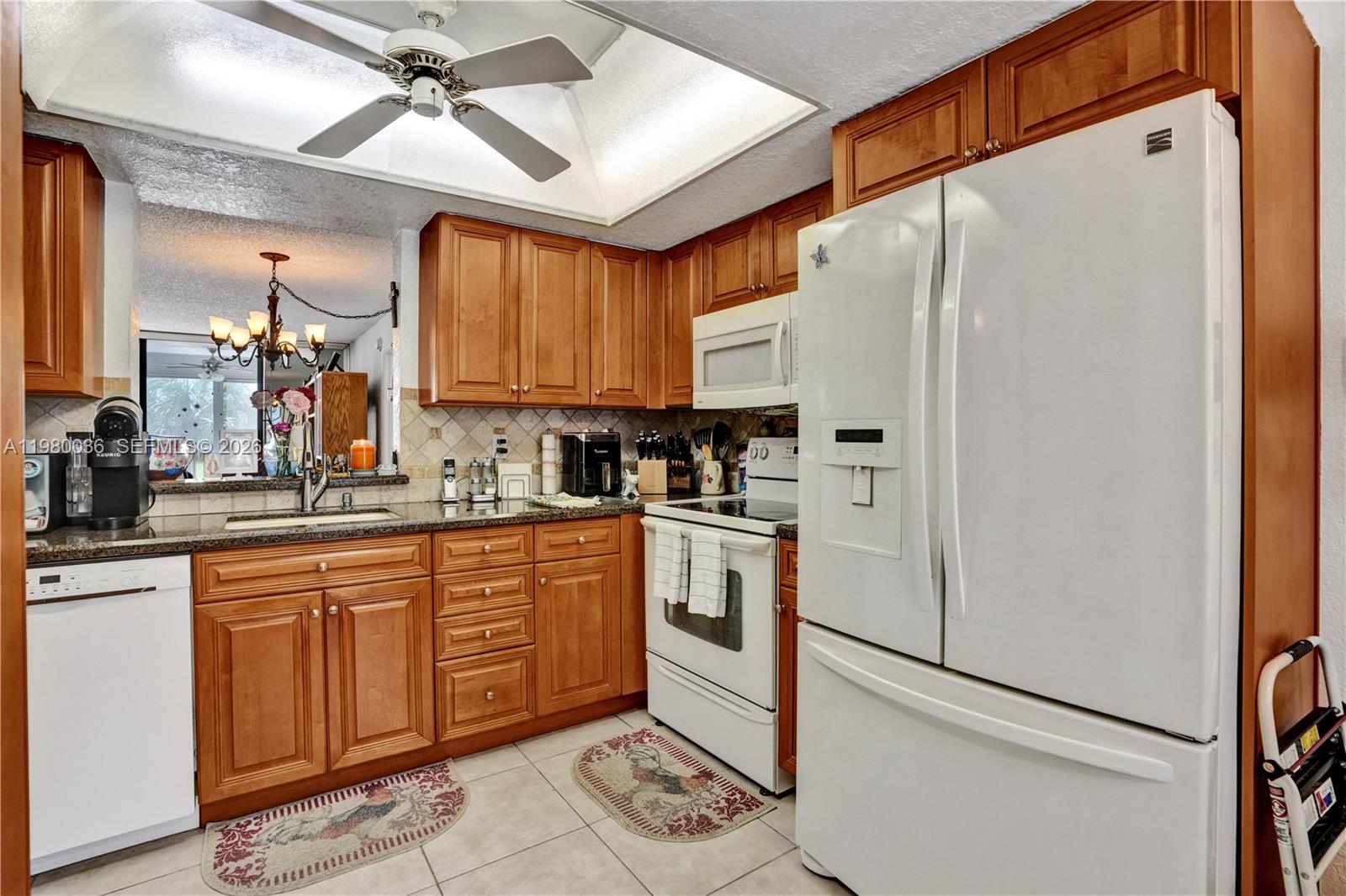 22 OF PALM SPRINGS 3 COND - Residential