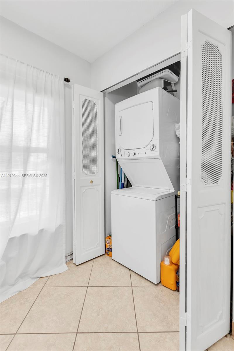 WATERS EDGE TOWERS CONDO - Residential