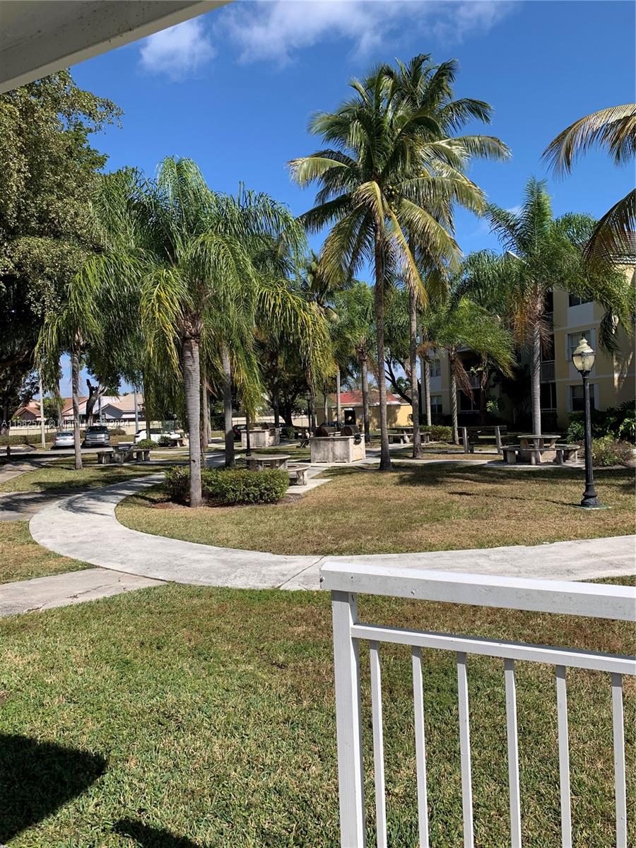 LE CLUB AT OLD CUTLER CON - Residential Lease