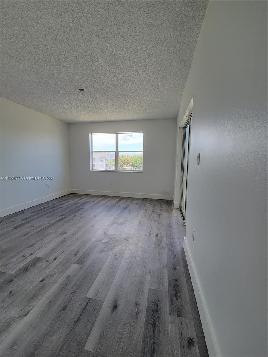 LE CLUB AT OLD CUTLER CON - Residential Lease