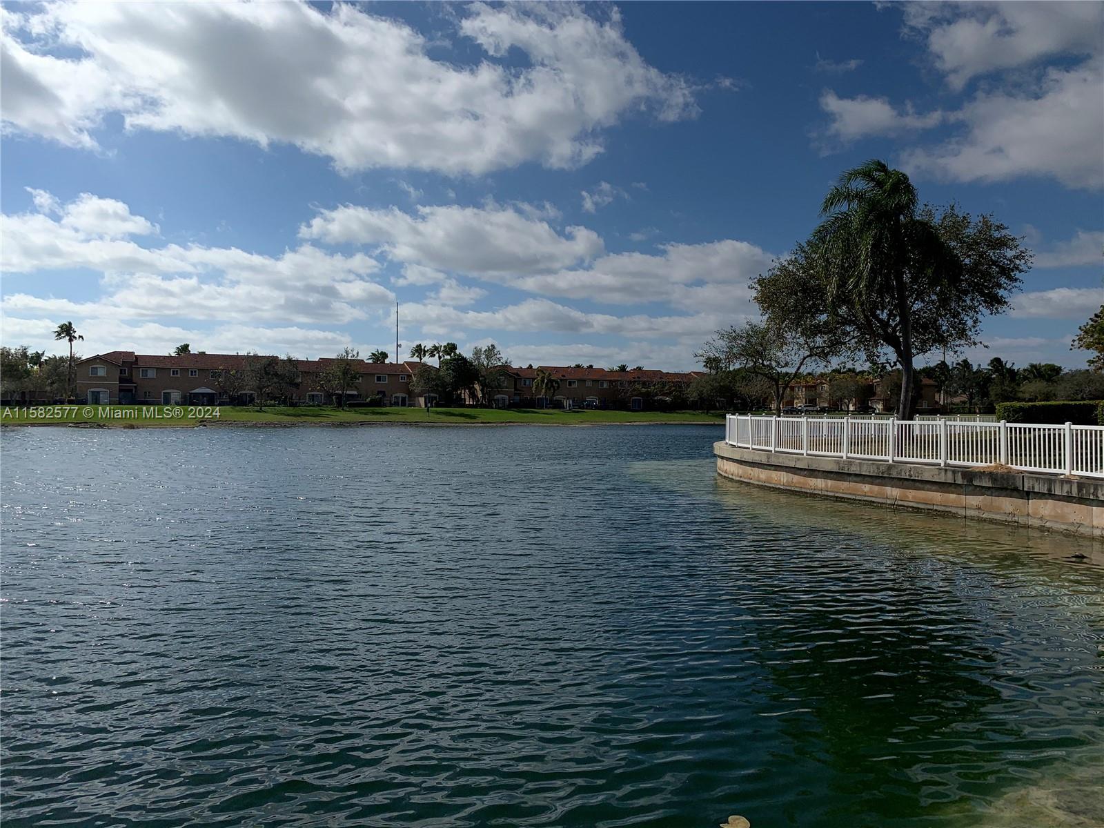 LE CLUB AT OLD CUTLER CON - Residential Lease