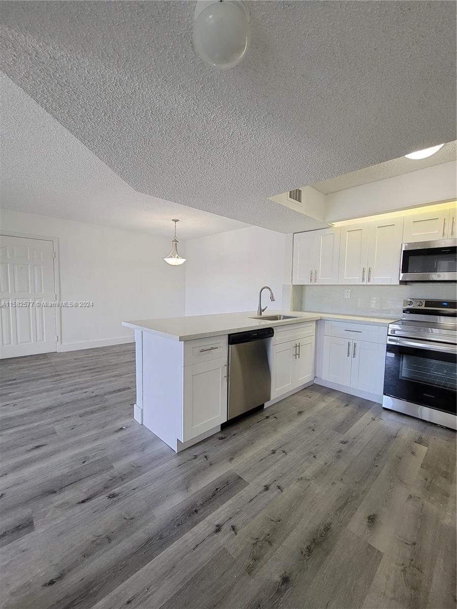 LE CLUB AT OLD CUTLER CON - Residential Lease