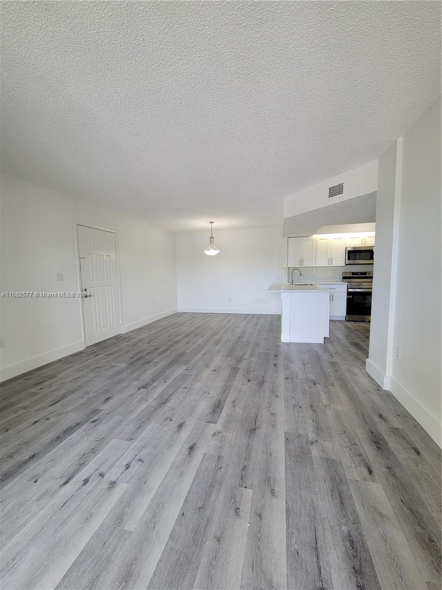 LE CLUB AT OLD CUTLER CON - Residential Lease