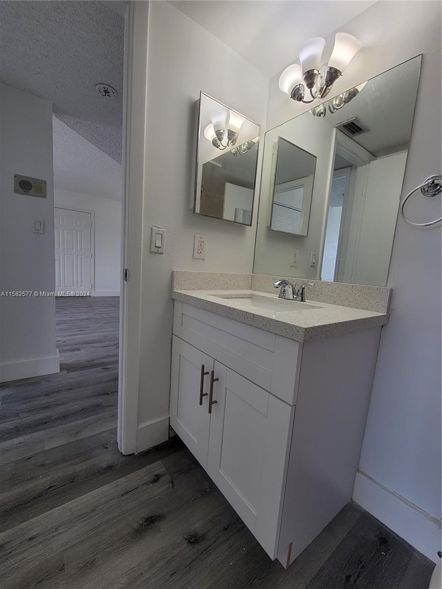 LE CLUB AT OLD CUTLER CON - Residential Lease