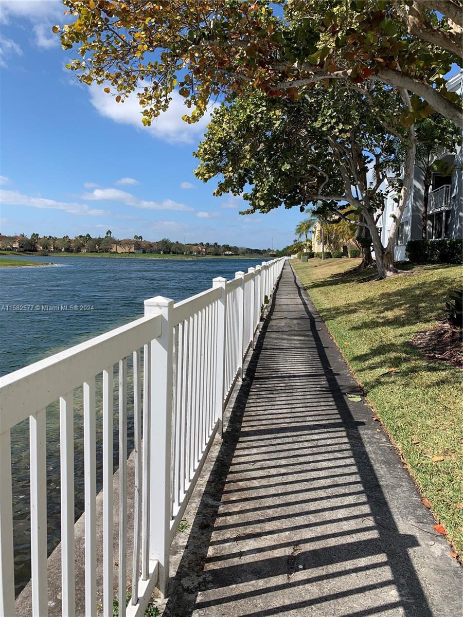 LE CLUB AT OLD CUTLER CON - Residential Lease