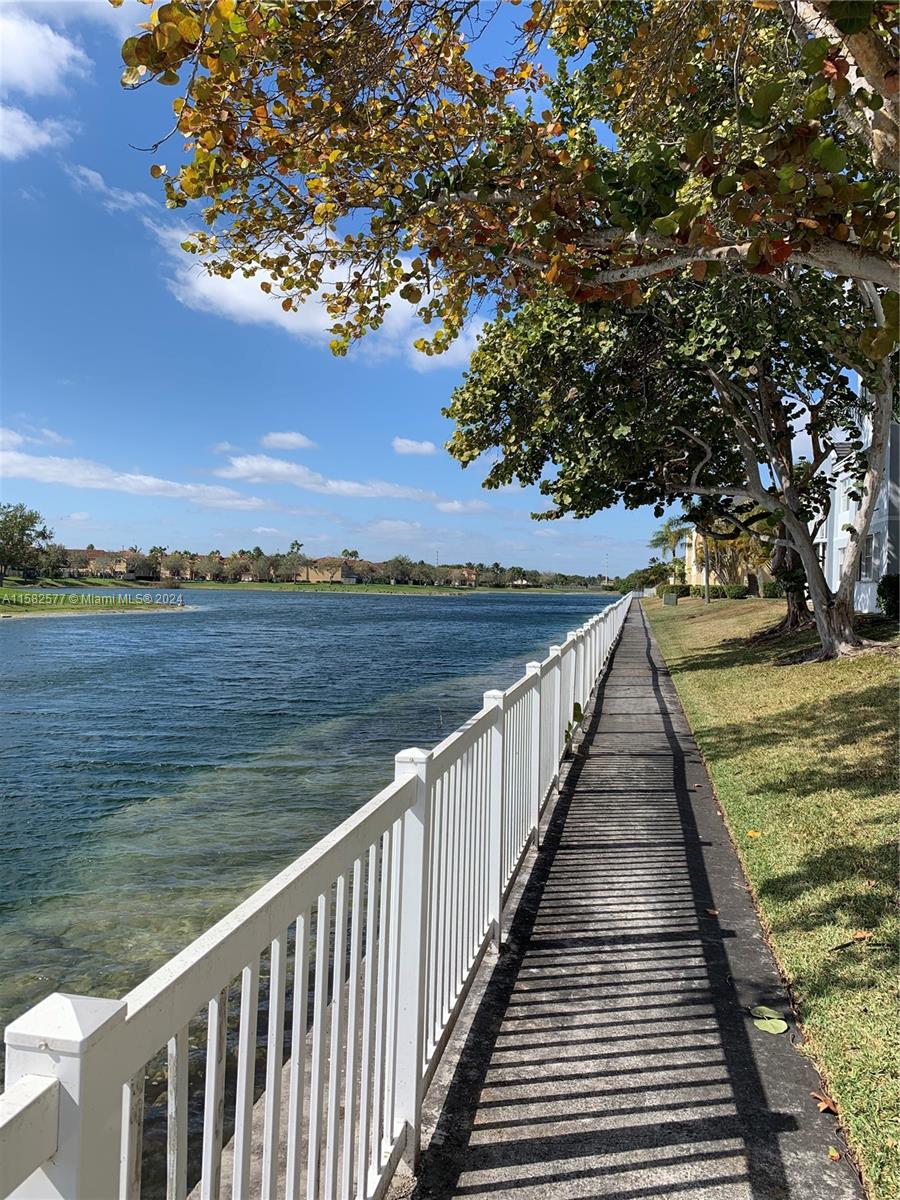 LE CLUB AT OLD CUTLER CON - Residential Lease