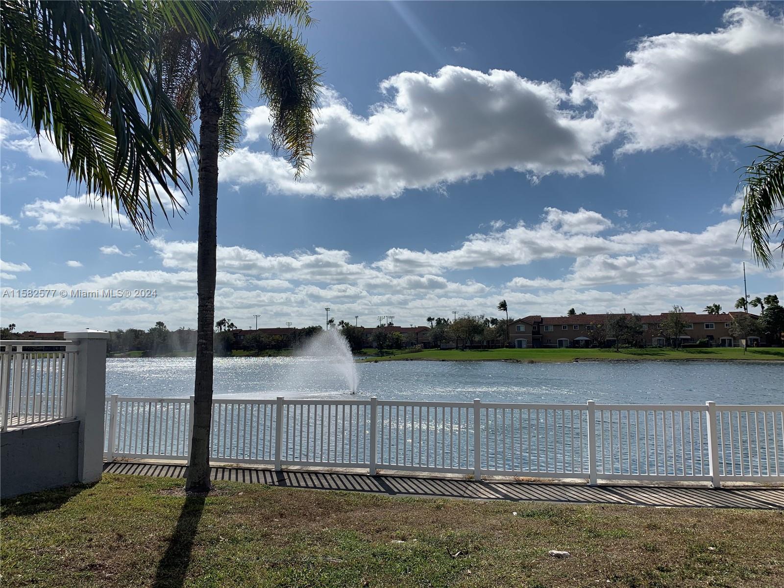 LE CLUB AT OLD CUTLER CON - Residential Lease