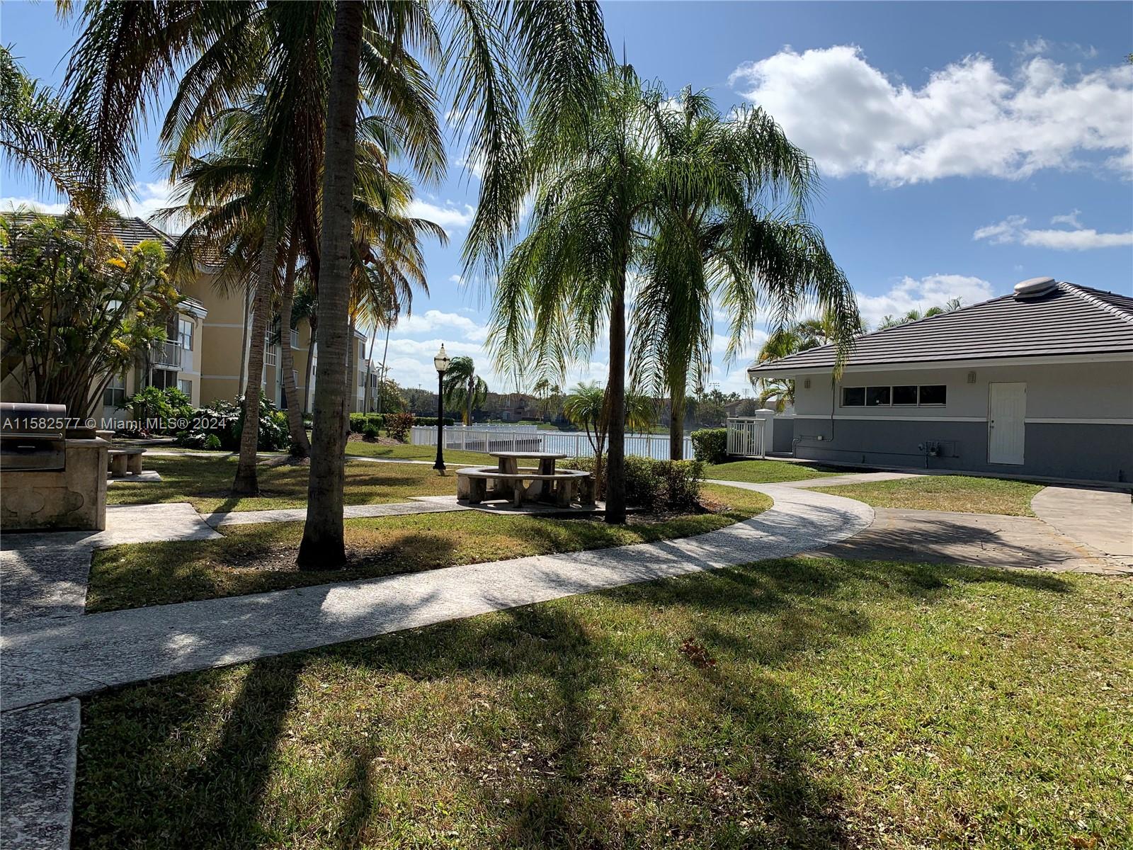 LE CLUB AT OLD CUTLER CON - Residential Lease