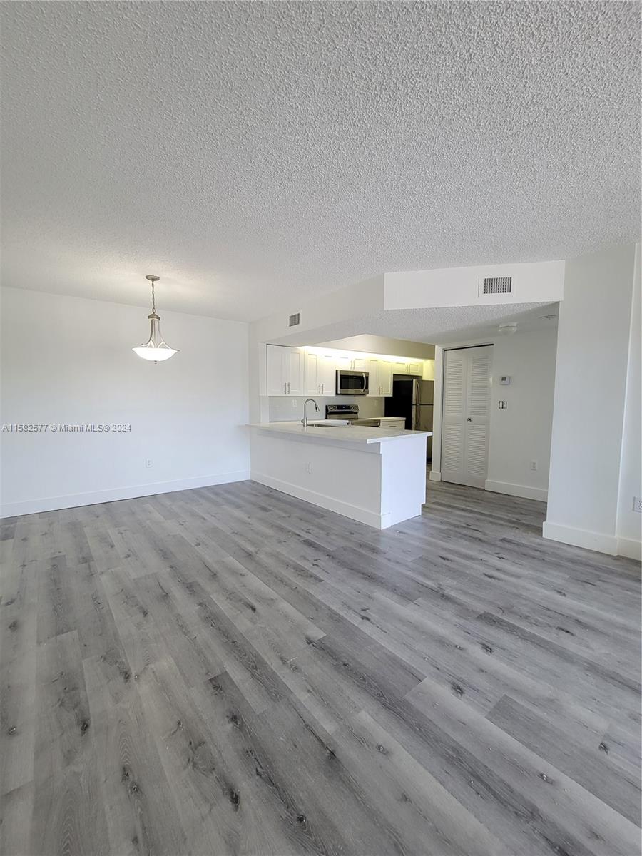 LE CLUB AT OLD CUTLER CON - Residential Lease