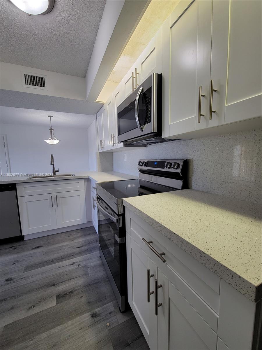 LE CLUB AT OLD CUTLER CON - Residential Lease