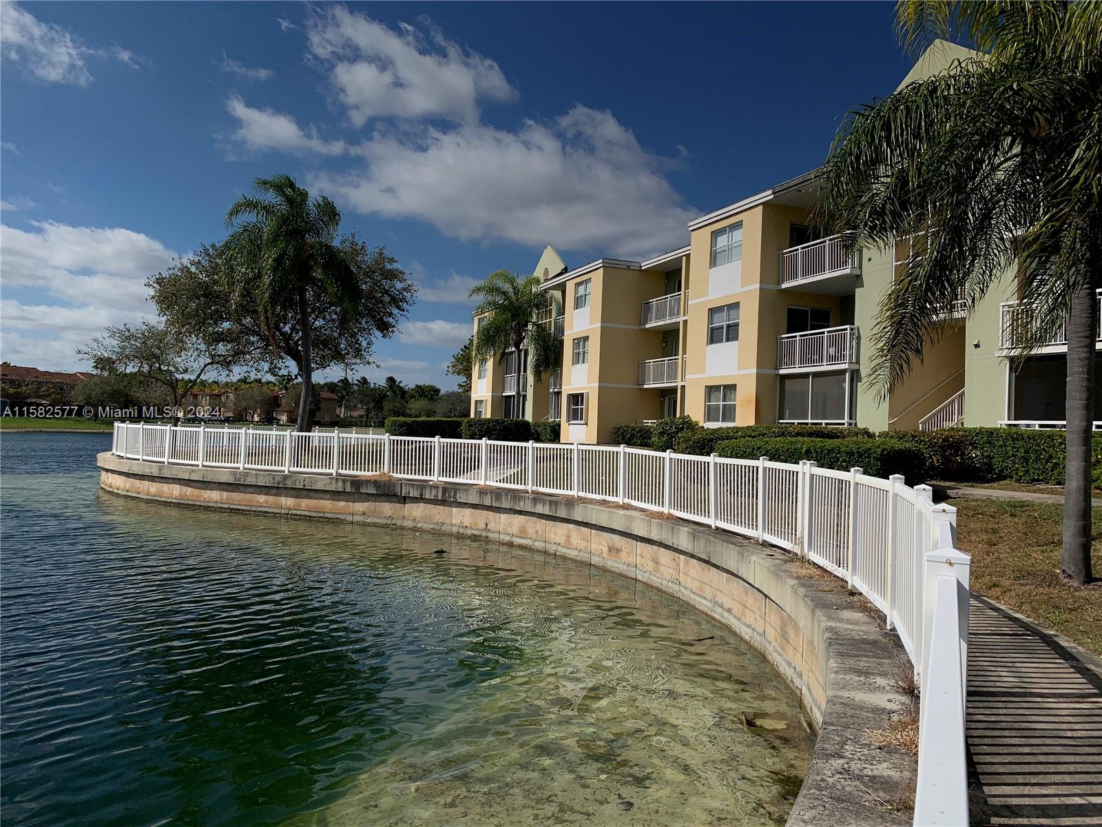 LE CLUB AT OLD CUTLER CON - Residential Lease