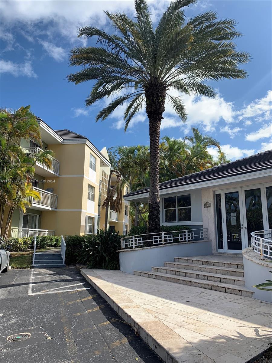 LE CLUB AT OLD CUTLER CON - Residential Lease