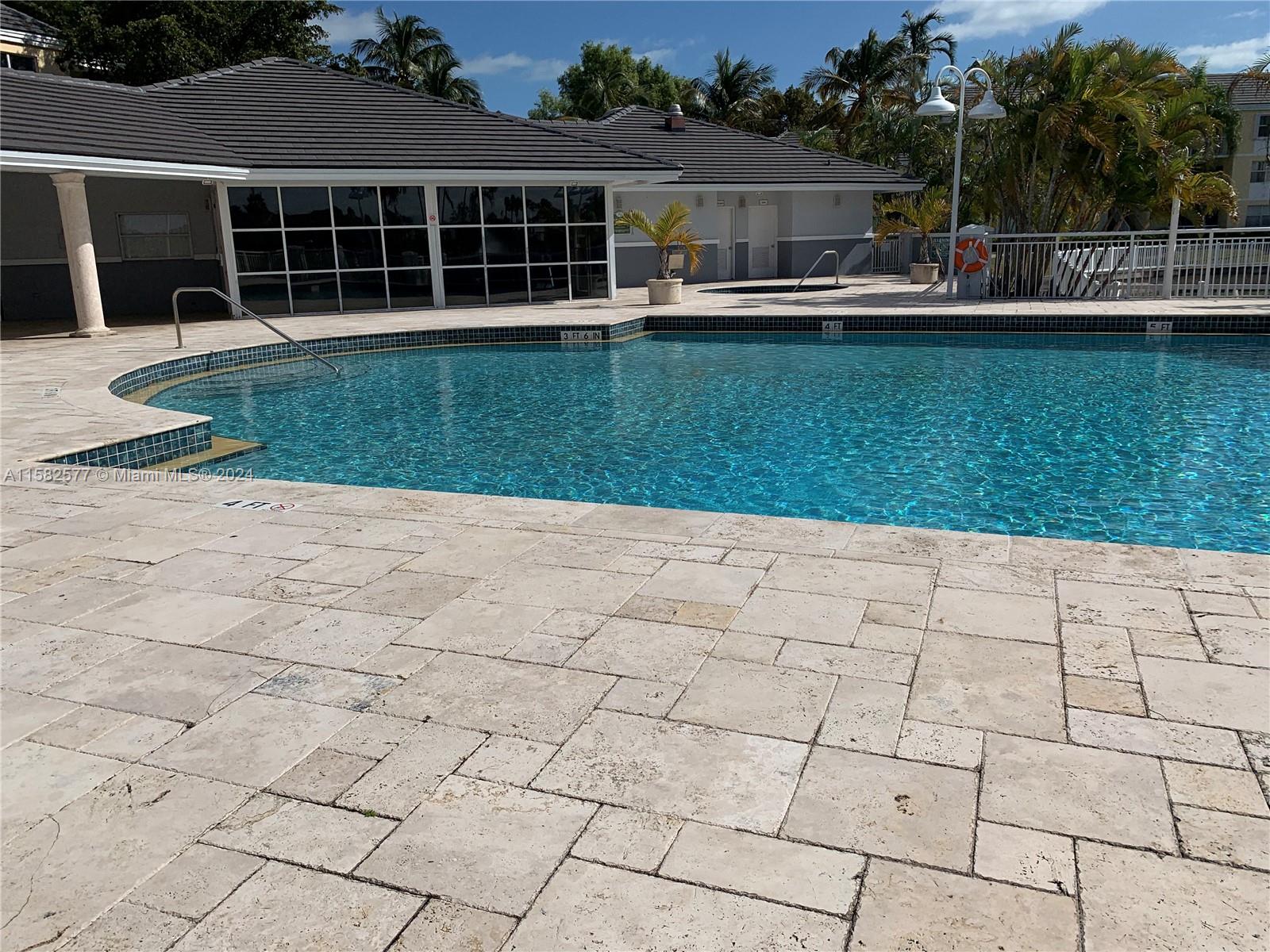 LE CLUB AT OLD CUTLER CON - Residential Lease