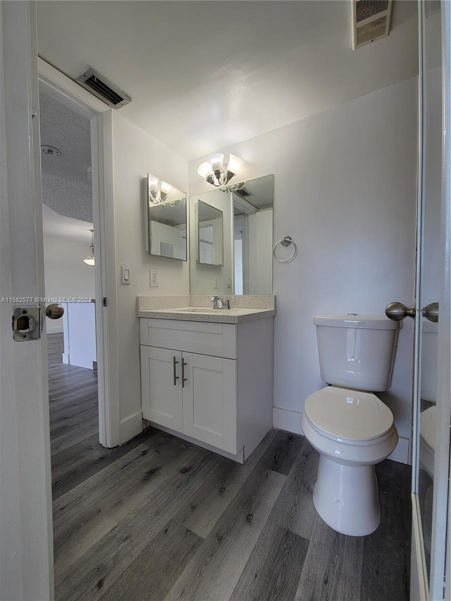 LE CLUB AT OLD CUTLER CON - Residential Lease