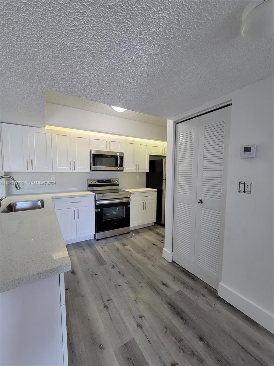 LE CLUB AT OLD CUTLER CON - Residential Lease