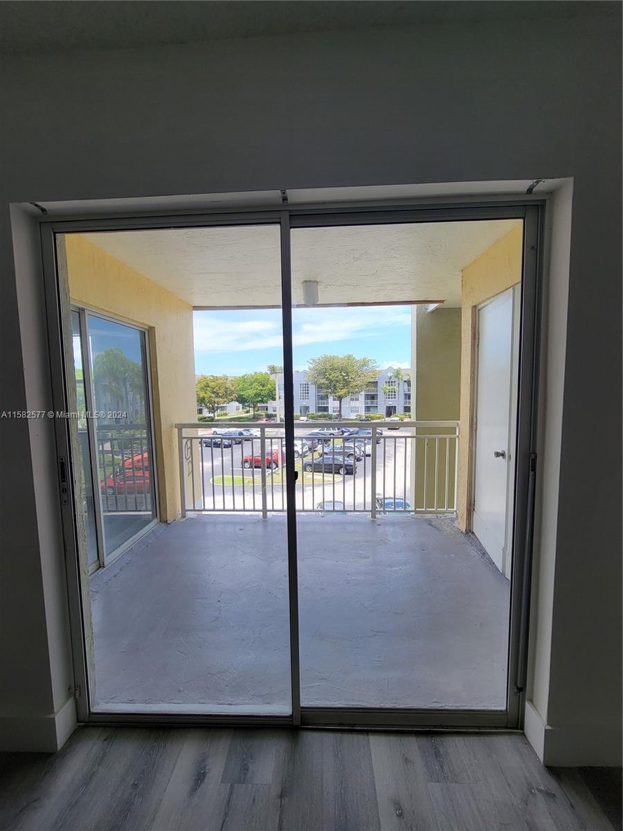 LE CLUB AT OLD CUTLER CON - Residential Lease