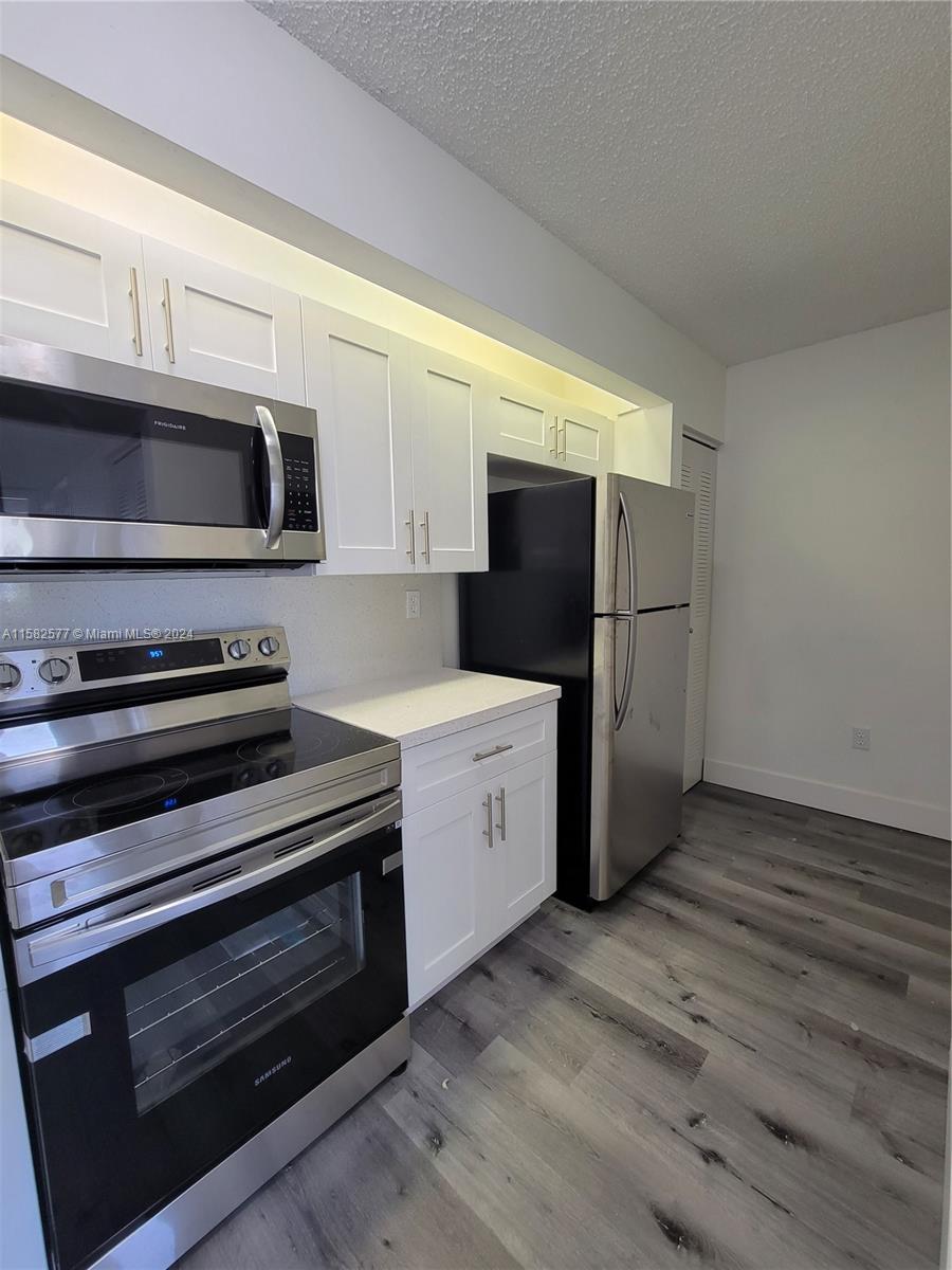 LE CLUB AT OLD CUTLER CON - Residential Lease