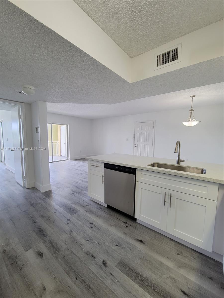 LE CLUB AT OLD CUTLER CON - Residential Lease