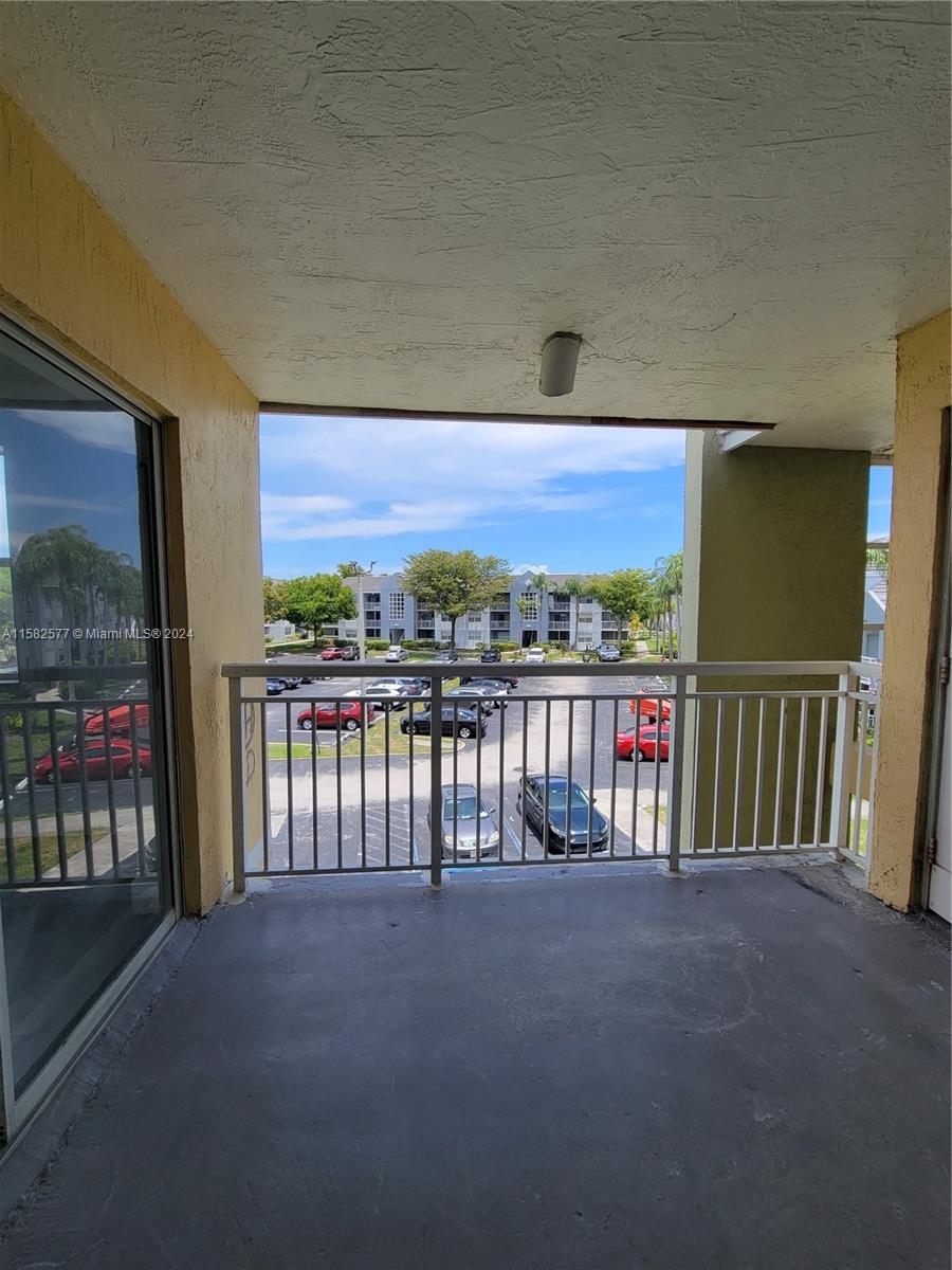 LE CLUB AT OLD CUTLER CON - Residential Lease