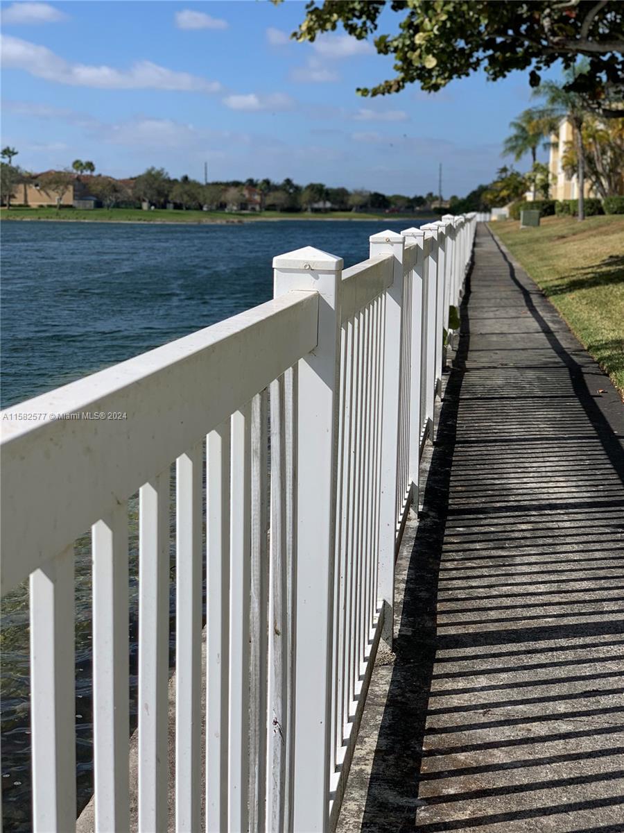 LE CLUB AT OLD CUTLER CON - Residential Lease