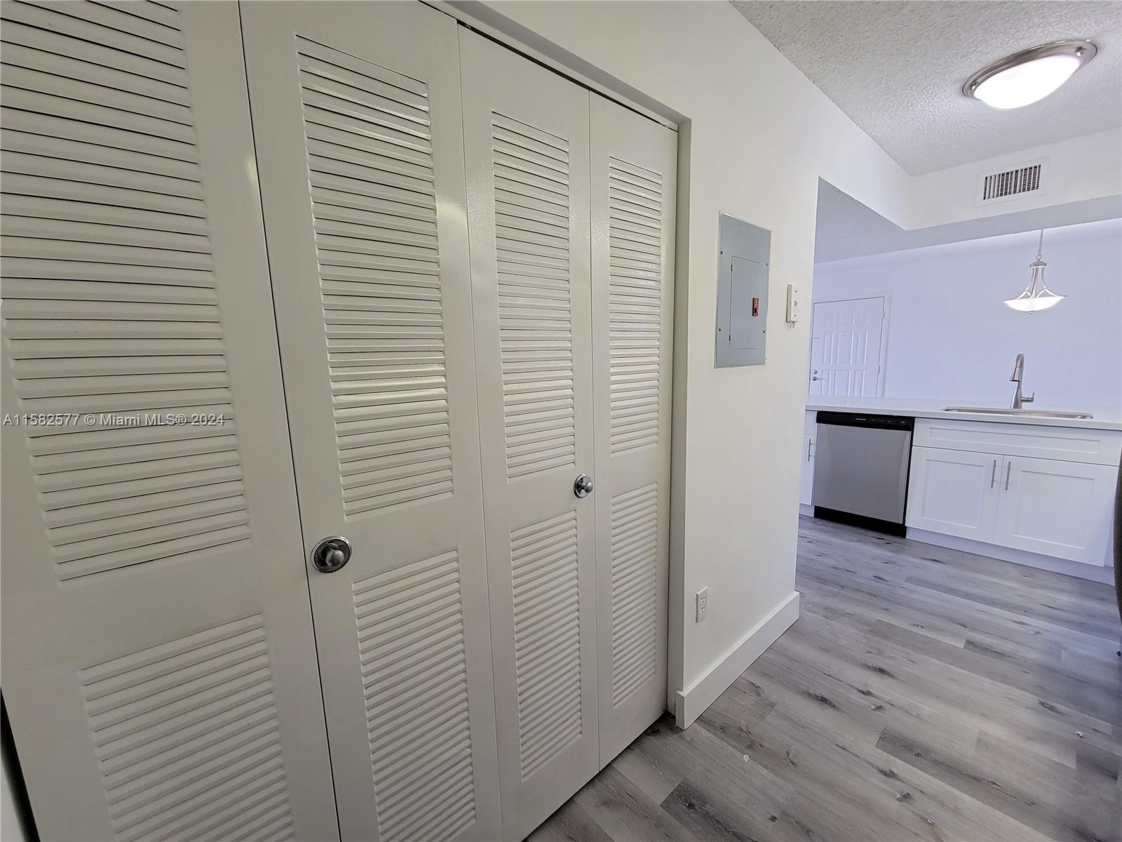 LE CLUB AT OLD CUTLER CON - Residential Lease