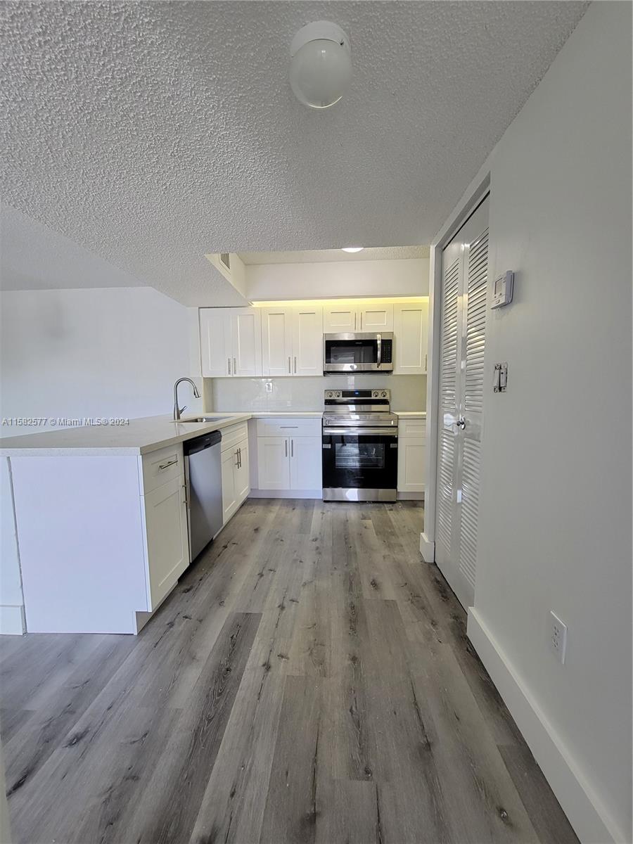 LE CLUB AT OLD CUTLER CON - Residential Lease