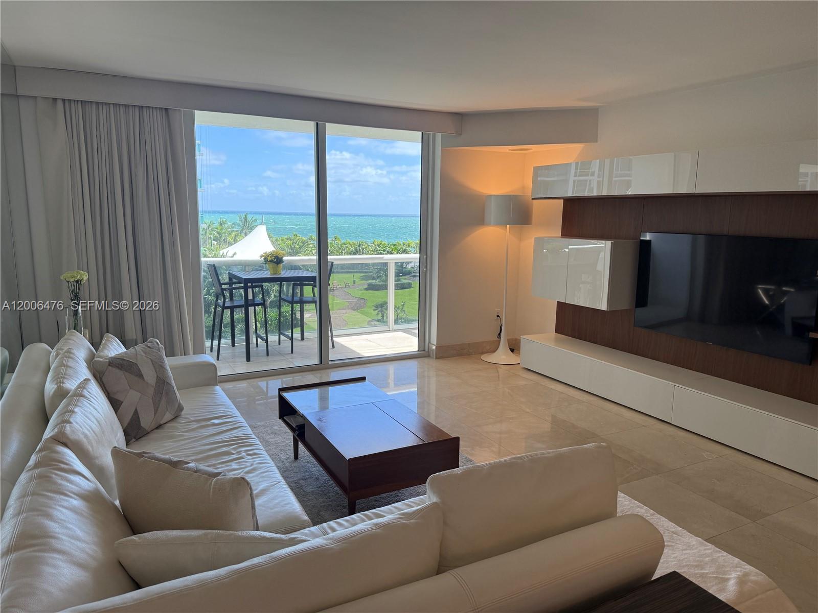 10275 Collins Ave 533