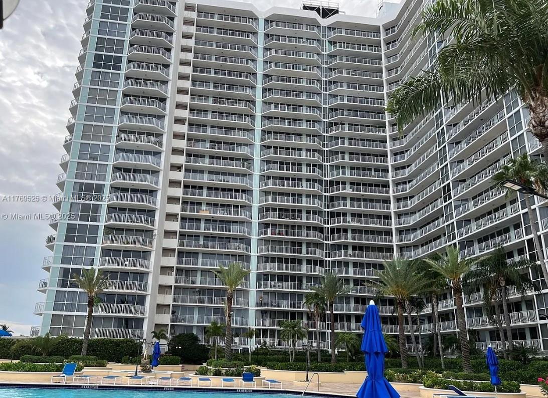 7601 E Treasure Dr 1523