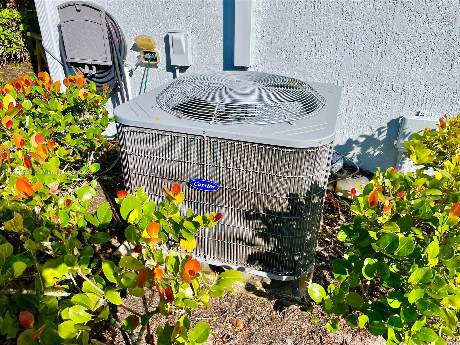 SIERRA PALMS - Residential