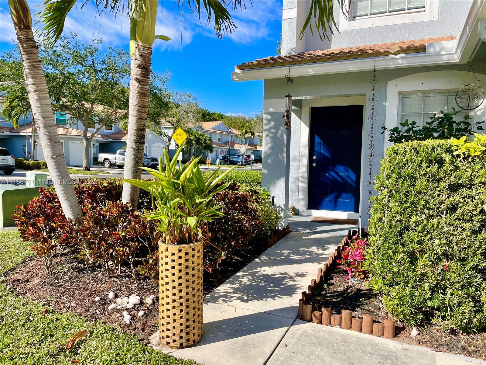 SIERRA PALMS - Residential