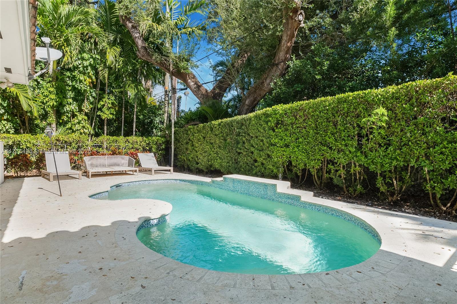 CORAL GABLES RIVIERA SEC - Residential