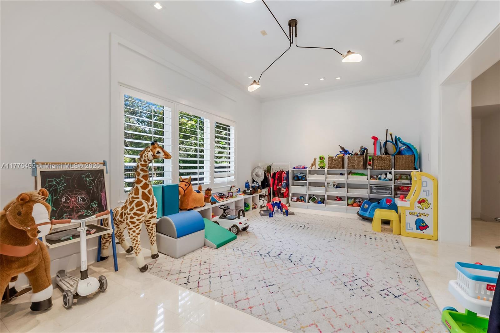 CORAL GABLES RIVIERA SEC - Residential