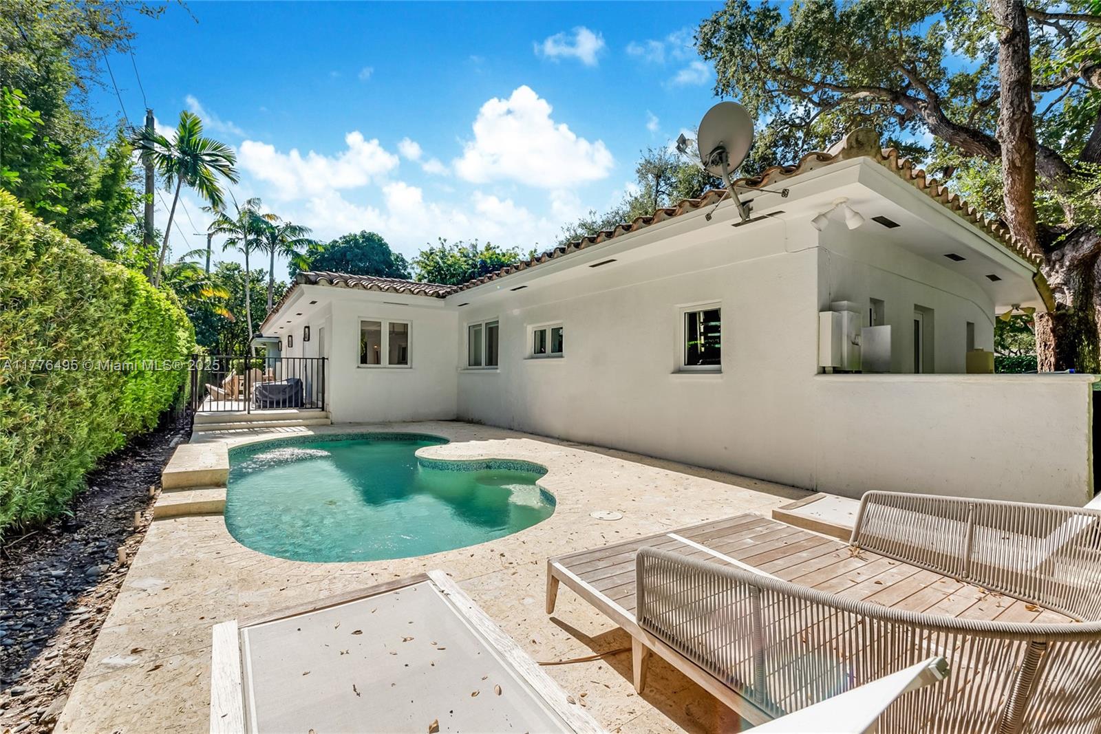 CORAL GABLES RIVIERA SEC - Residential