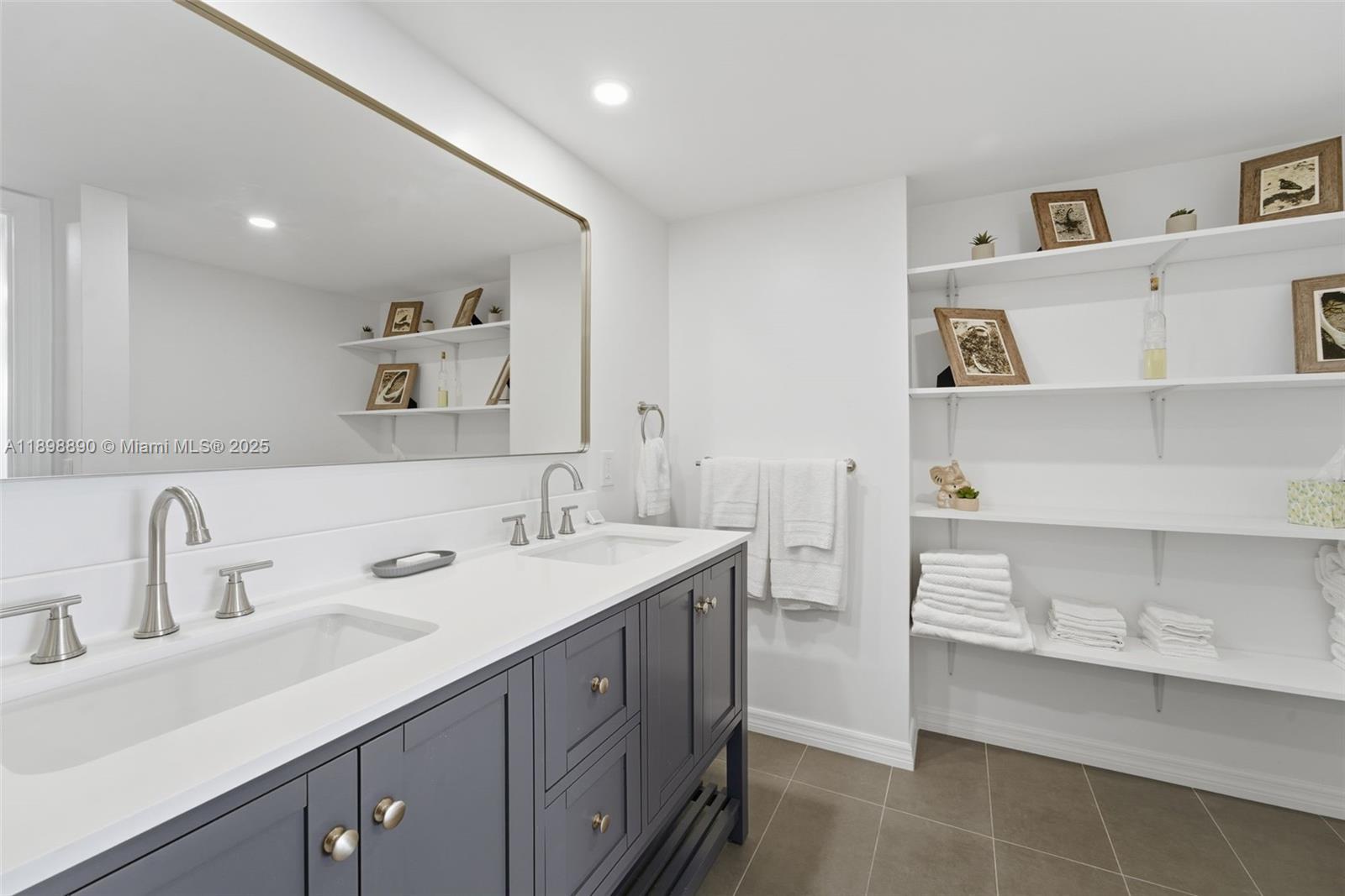 VENETIA CONDO - Residential Lease