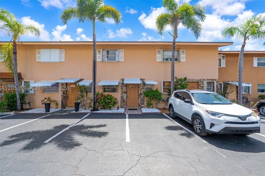 Photo of 450 SE 7th St #261, Dania Beach, FL 33004 (MLS # A12053194)