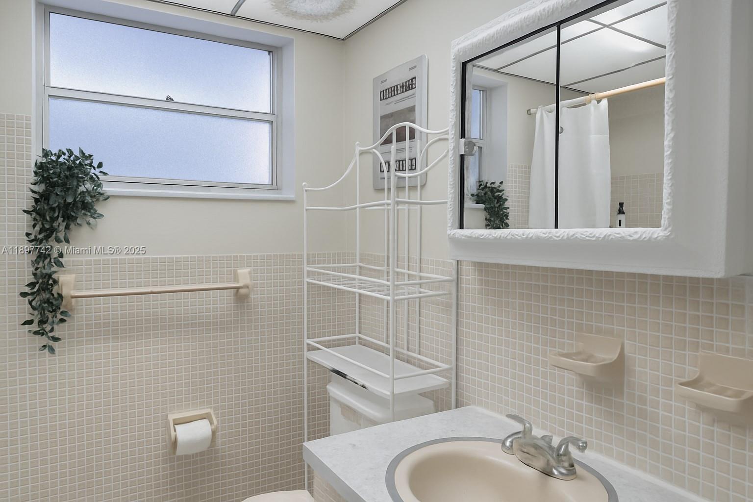 FIRST GULFSTREAM GARDEN - Residential Lease