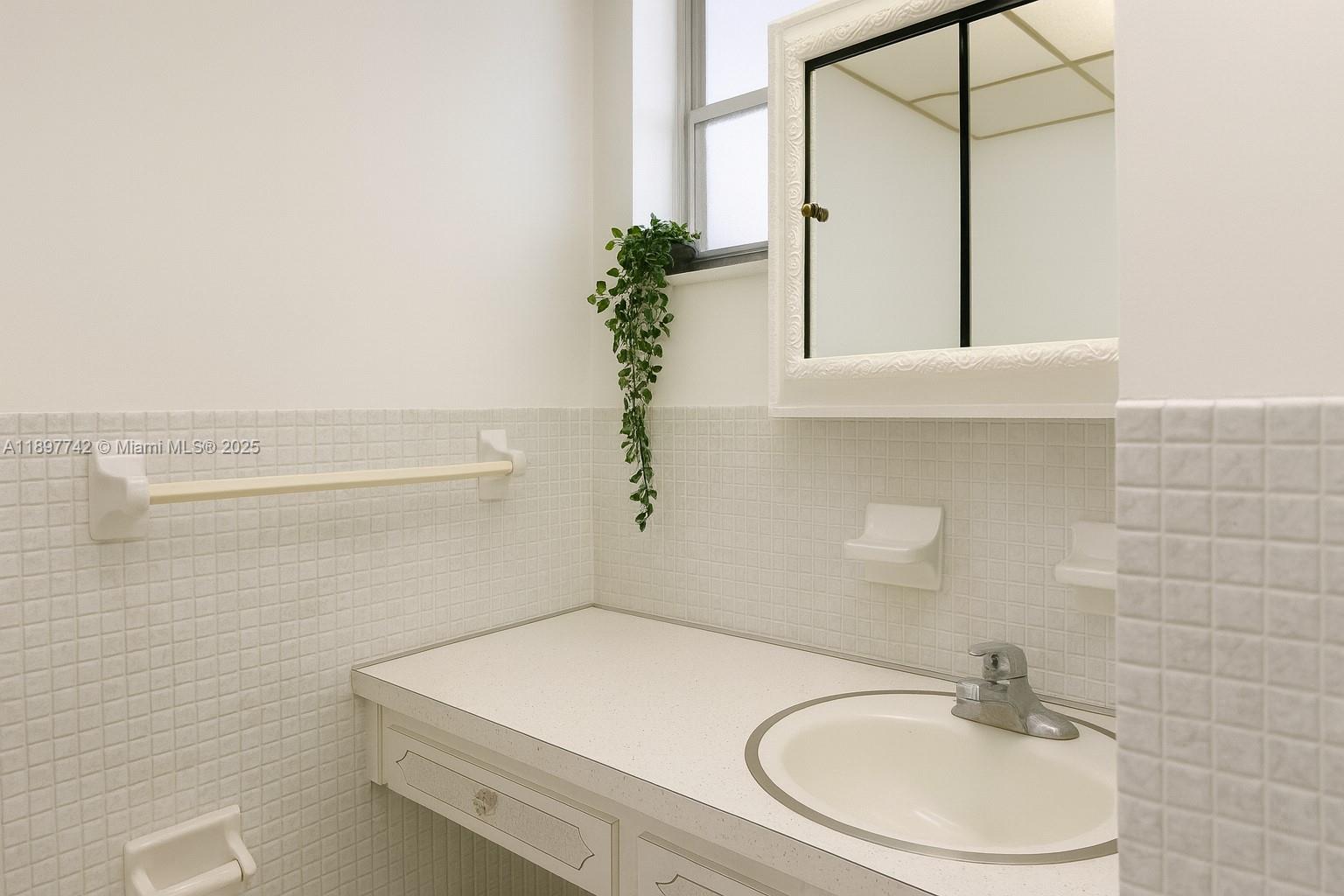 FIRST GULFSTREAM GARDEN - Residential Lease