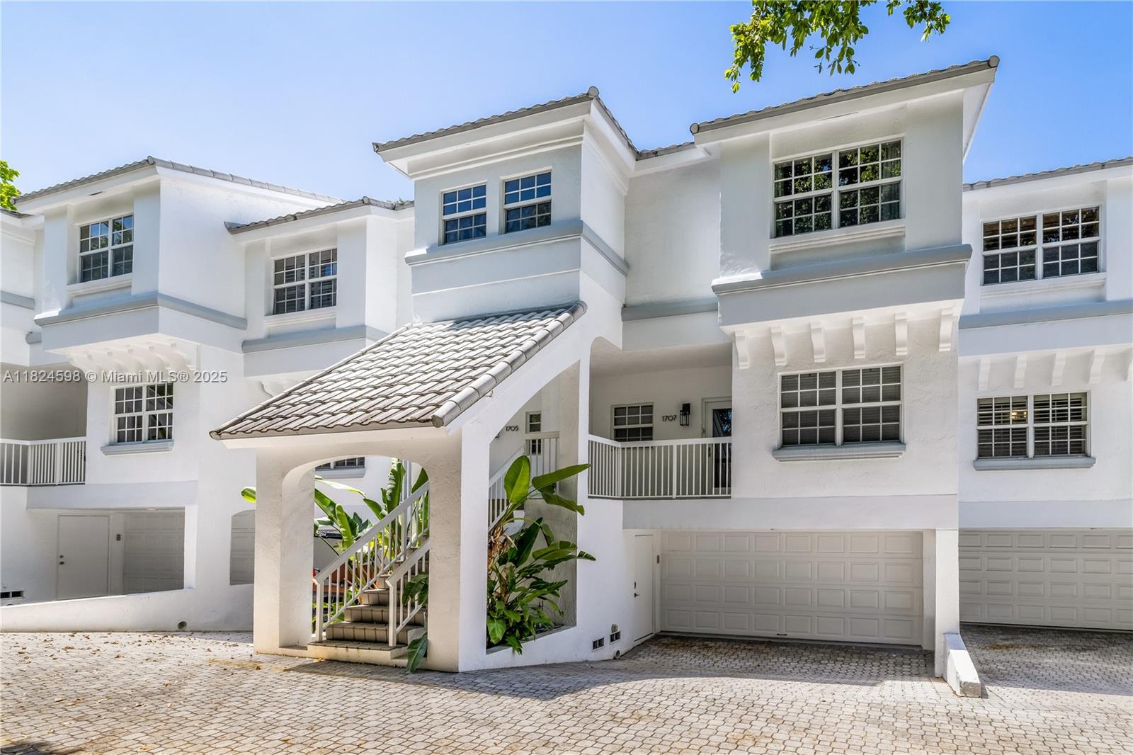 Prime Las Olas location with a Boat Slip w/ electricity (up to 25 feet boat)! Leave your car behind and walk or boat to everything. This fully updated 3-bed, 2.5-bath townhome features an open first-floor layout, including a spacious kitchen, breakfast area, formal dining, and a living room with soaring 14-ft ceilings and a cozy living space. Large sliding doors lead to a private deck and backyard, perfect for entertaining or a BBQ. Upstairs, the master suite offers an ensuite bath and walk-in closet, while two guest bedrooms/offices, a guest bath, and laundry complete the second floor. Ideal living at its best!
Juice-box (car charger) installed for EVs.
