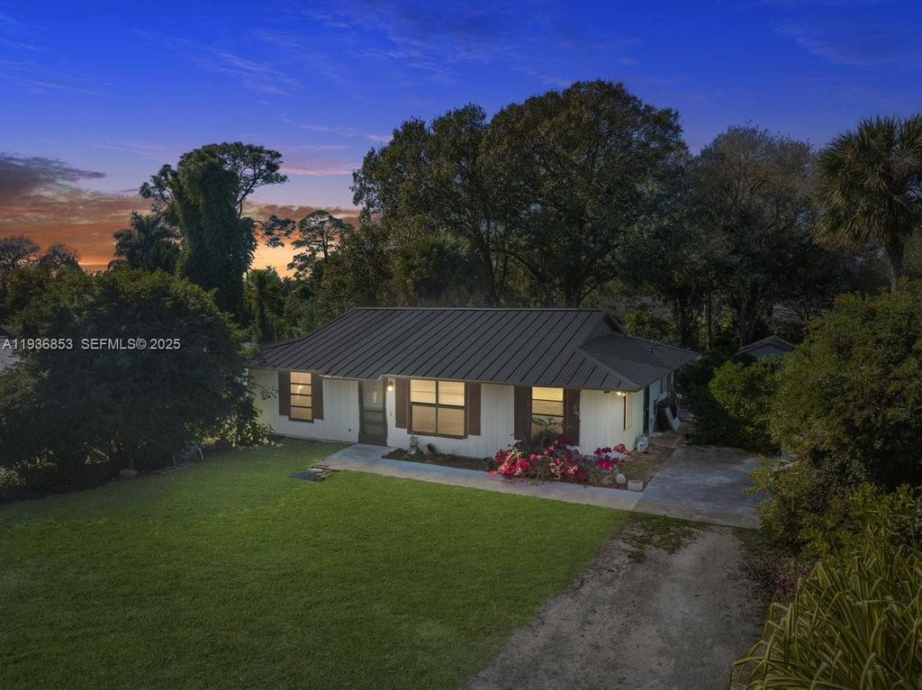 Photo of 2135 79th Ct, Vero Beach, FL 32966 (MLS # A11936853)