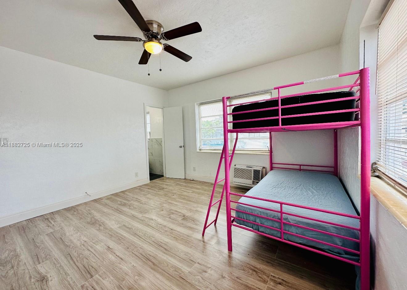 VICTORIA CONDO - Residential