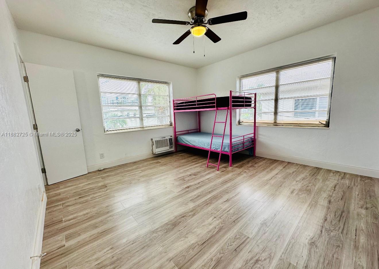 VICTORIA CONDO - Residential